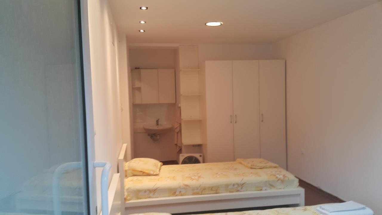 Stay Nexus Near Airport Софія Екстер'єр фото